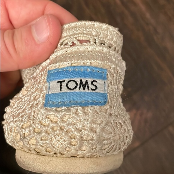 Tom’s shoes - Picture 2 of 4